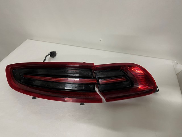 Фонарь задний левый, внутренний 95B945093G PORSCHE