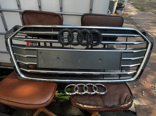 Облицовка радиатора 8W6853651AP VAG
