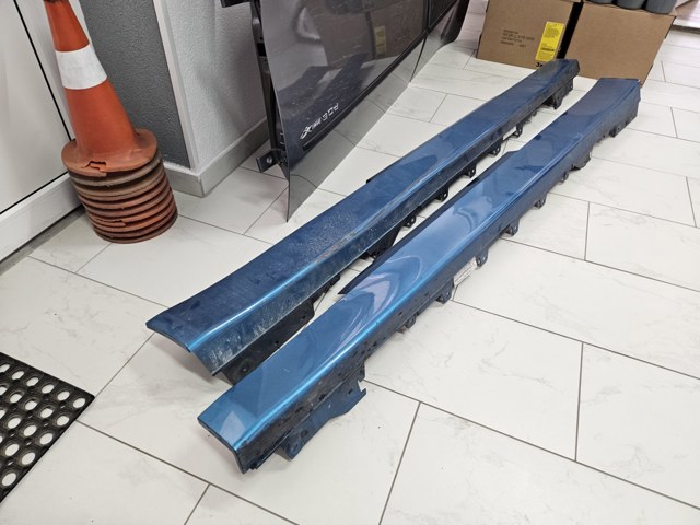 BMW 51777285785 Накладка (молдинг) порога наружная левая в наличии Чернигов