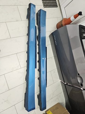 Накладка наружняя (молдинг) порога, правый 51777285786 BMW