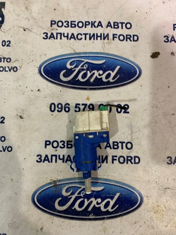 Датчик включения стоп-сигнала (лягушка) Ford Fiesta Mk5