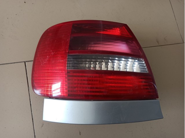 VAG 8D0945095 Фонарь задний левый в наличии Ужгород