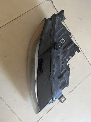 8R0941004 VAG Фара правая купить в Ужгород