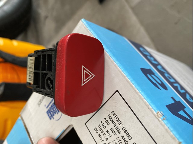 937902D200 Кнопка включения аварийного сигнала купить Сумы