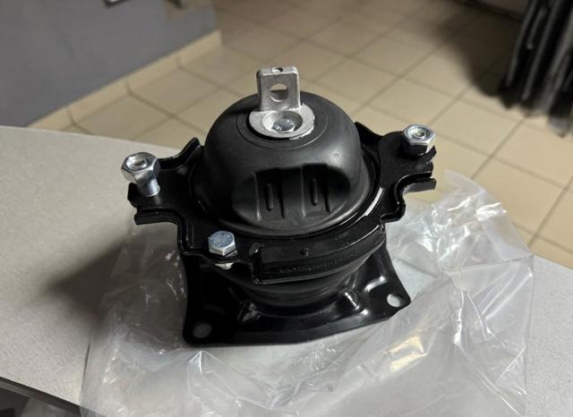 Подушка передней опоры двигателя 50830SZAA02 HONDA