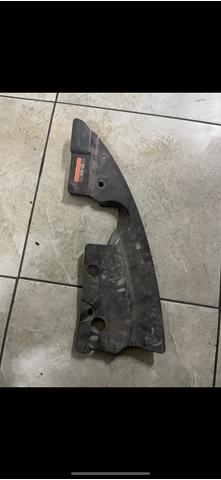 Накладка передней панели (суппорта радиатора) верхняя 625811AA0A NISSAN
