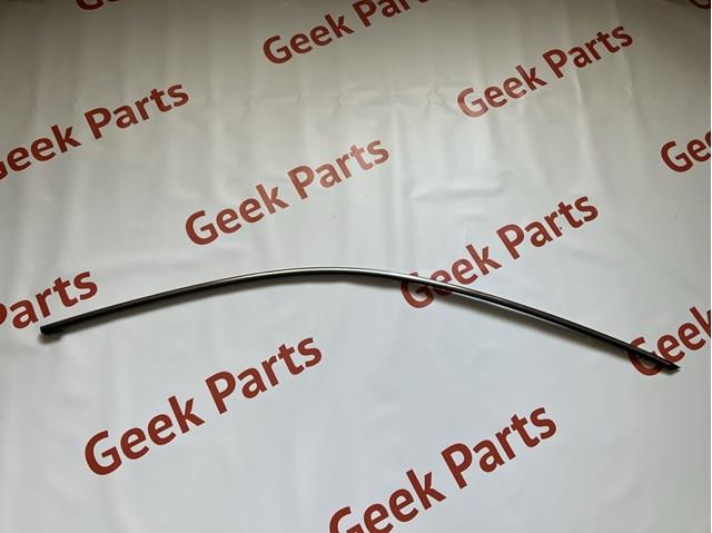 Молдинг опускного стекла нижний, двери передней, правой 7575376010 TOYOTA