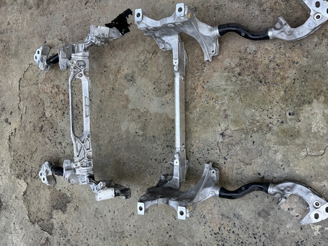 Поперечина передней подвески Volkswagen Touareg 3