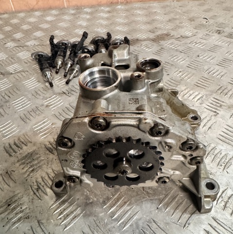 Маслонасос 11418646454 BMW