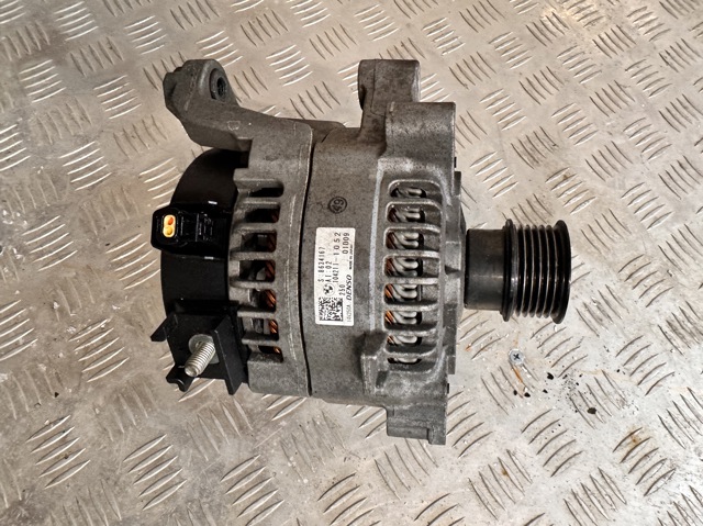 Автомобильный генератор 12318634167 BMW