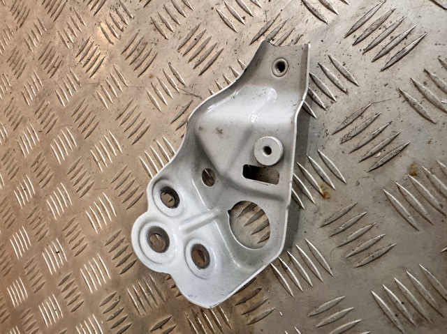 Кронштейн крыла заднего 41007492366 BMW