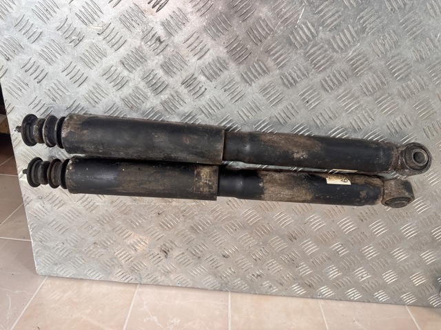 Амортизаторы задние 4853080818 TOYOTA