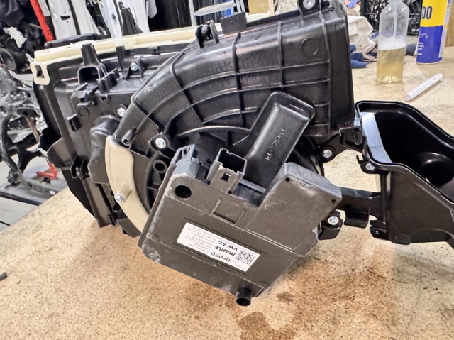 Моторчик печки 4M1820021C VAG