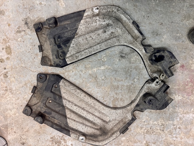 Защита днища, задняя правая 51128091980 BMW