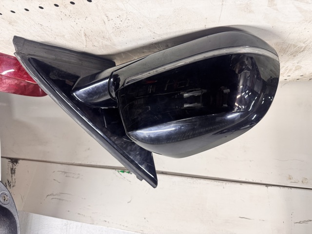 Наружное зеркало правое 51168738316 BMW
