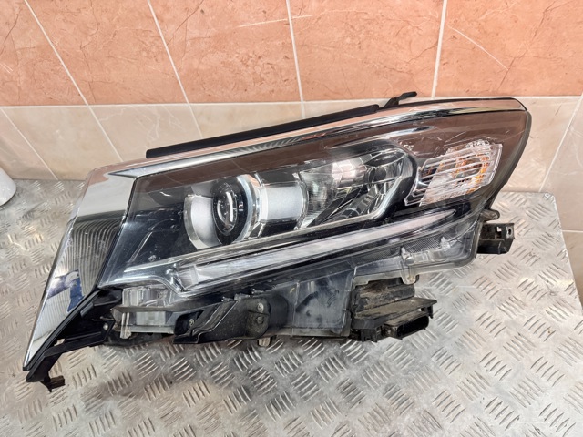 8118560N20 TOYOTA Левая фара купить в Ужгород