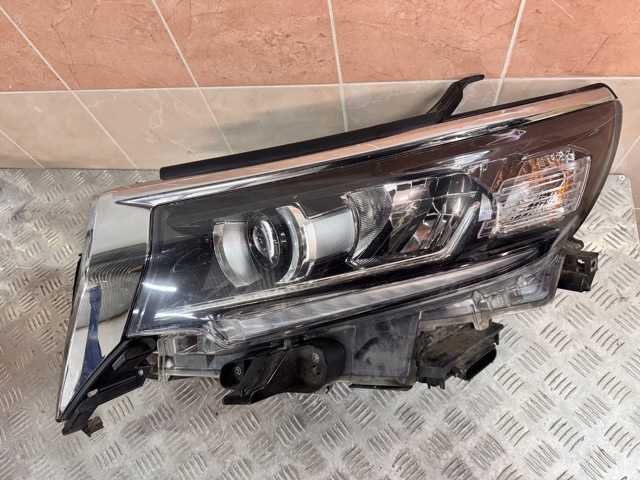 Вставка фары левой 8118560N20 TOYOTA