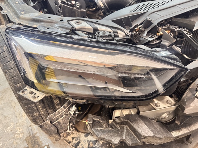 Правая блок фара 8W6941012 VAG