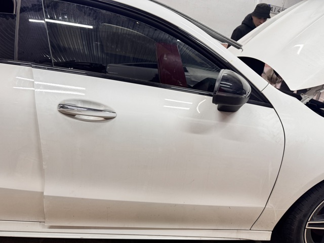 Пассажирская передняя дверь A1187202201 MERCEDES