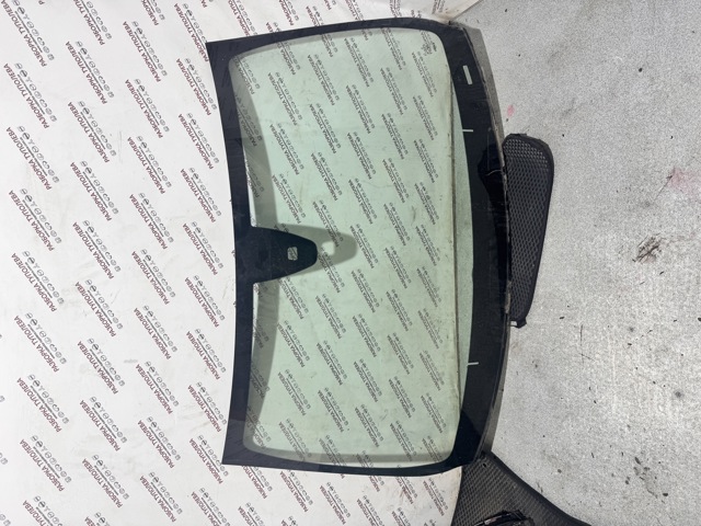 Стекло лобовое A1766702300 MERCEDES