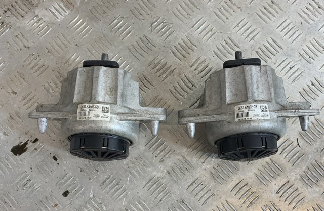 Кронштейн подушки (опоры) двигателя, правой JK836A002GB LAND ROVER