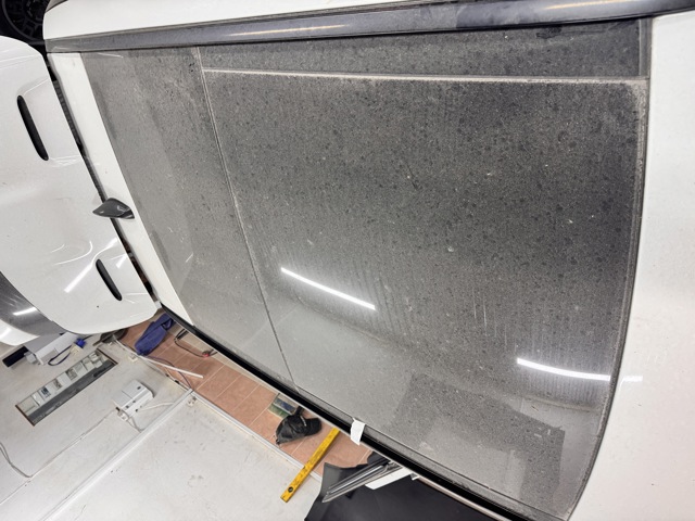 Крышка люка крыши LR093995 LAND ROVER