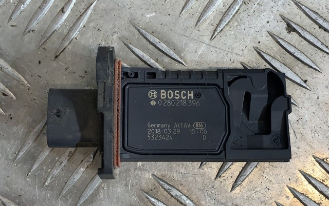 Расходомер воздуха LR093998 LAND ROVER