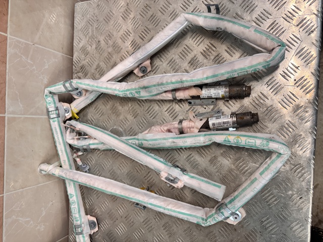 Левая шторка безопасности LR106221 LAND ROVER