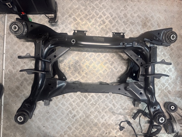 Ось задняя дополнительная LR107816 LAND ROVER