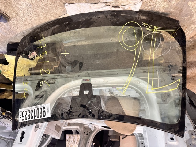 Окно ветровое LR114260 LAND ROVER