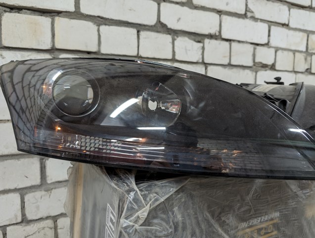 VAG 8J0941004M Правая фара в наличии Черновцы