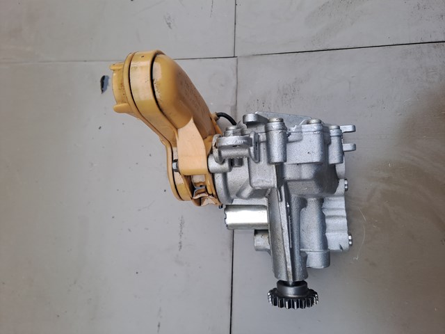 RENAULT 150007372R Насос масляный в наличии Чернигов