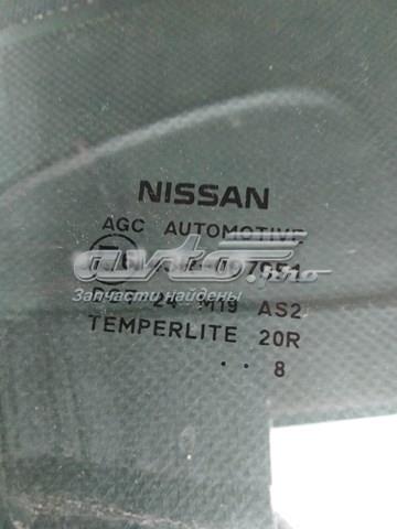 Стекло передней правой двери 803001KK0A NISSAN