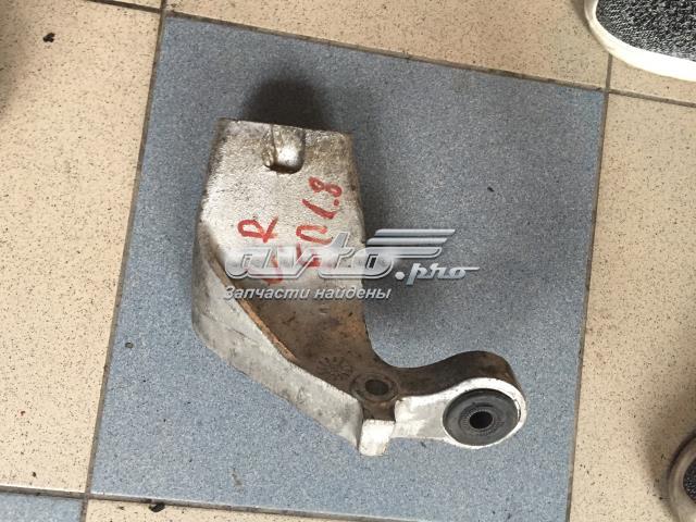 Кронштейн подушки (опоры) двигателя, правой KKU107900 LAND ROVER