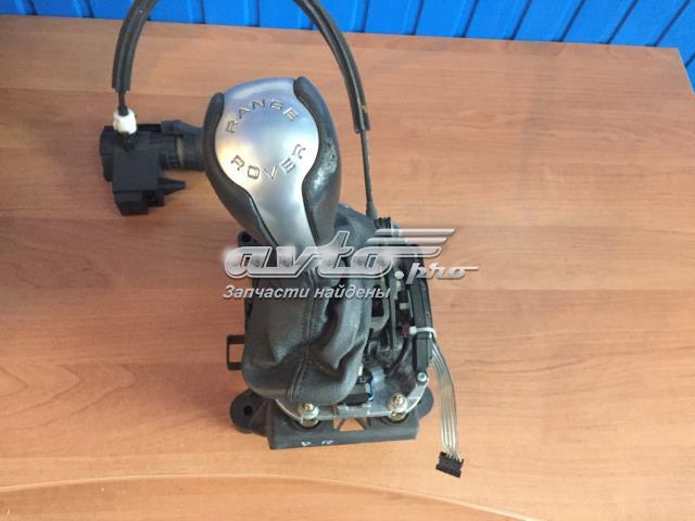 Ручка рычага коробки передач LR020996 LAND ROVER