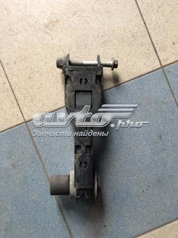 Балансир задний правый LR068166 LAND ROVER