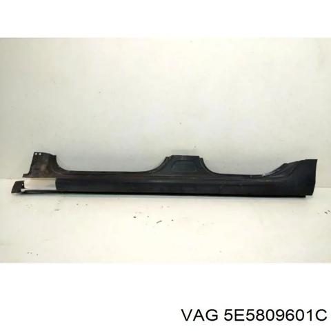 Левый внешний порог 5E5809601C VAG