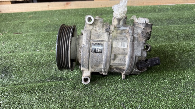 Компрессор кондиционера 5Q0820803F VAG