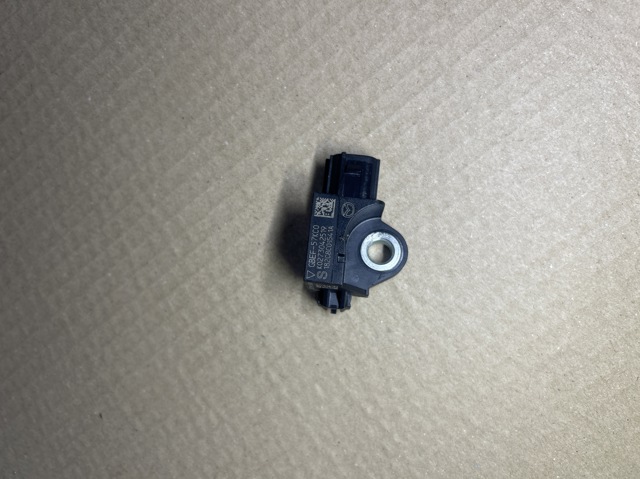 Датчик AIRBAG передний GBEF57KC0 MAZDA