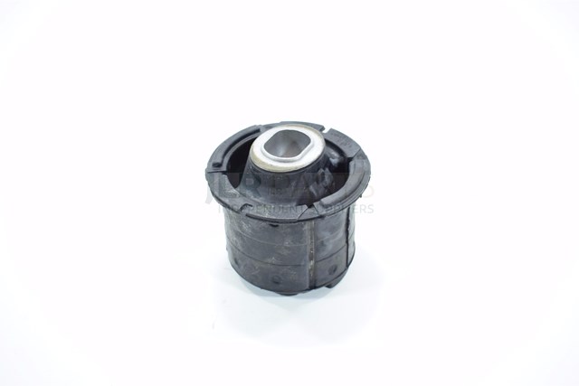 Сайлентблок переднего подрамника LR037514 LAND ROVER