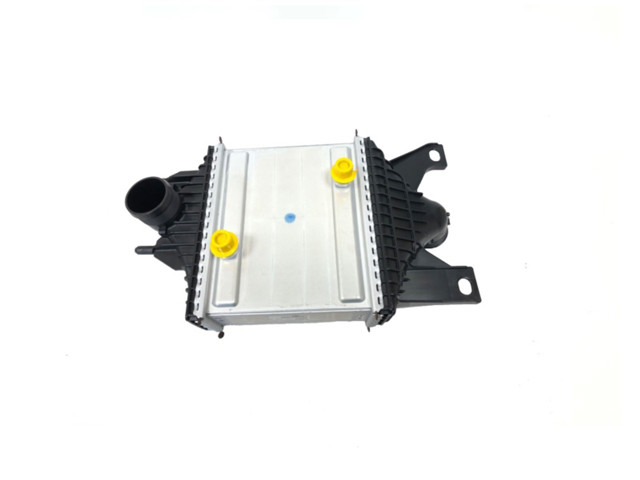Интеркулер LR062405 LAND ROVER