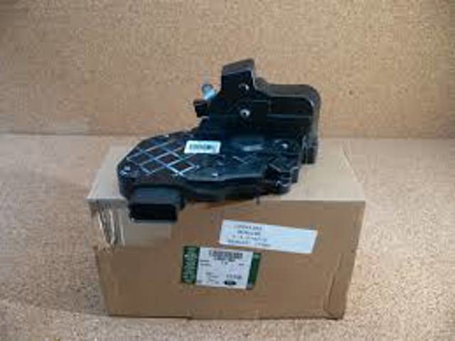 Замок задней правой двери  LR091360 LAND ROVER