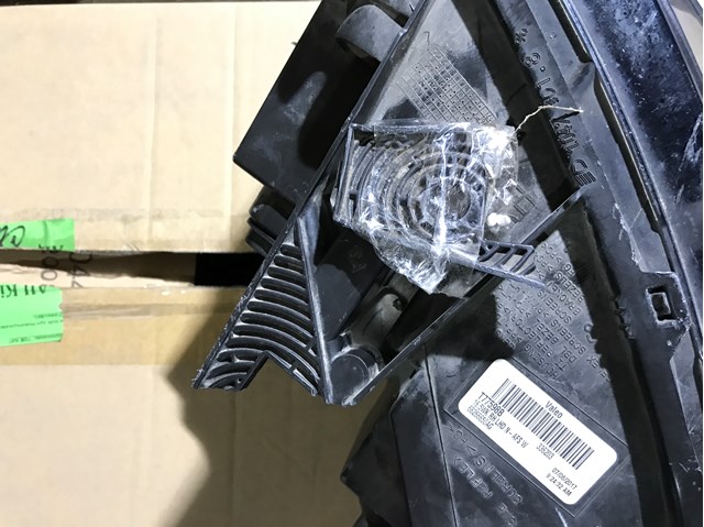 68266650AE CHRYSLER Фара правая купить в Черновцы