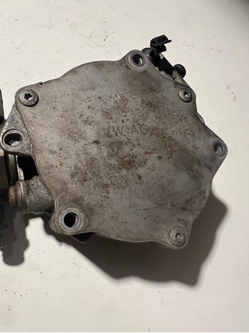 VAG 06J145100F Вакуумный насос в наличии Черновцы