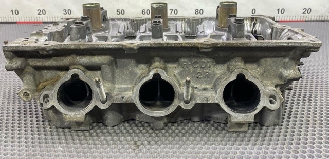Головка блока цилиндров (ГБЦ), правая 11040CD700 NISSAN