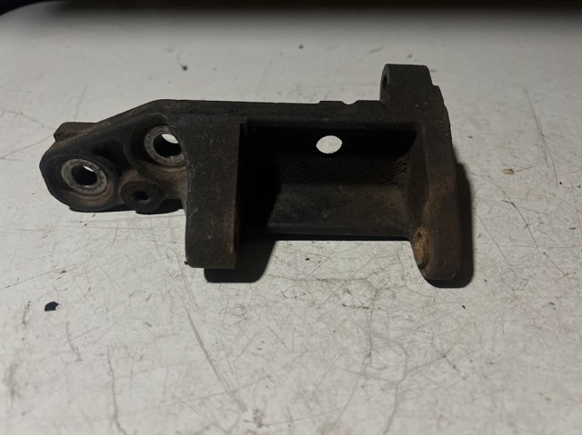 Кронштейн насоса ГУР 119408P300 NISSAN
