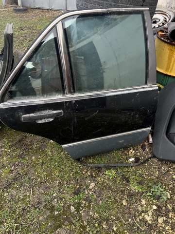 Задняя правая дверь 1407300805 MERCEDES