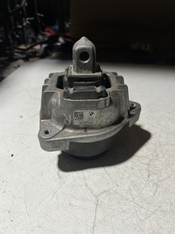 Правая опора ДВС 22116777374 BMW