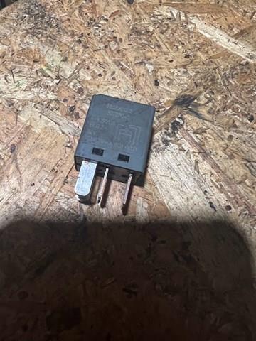 Реле поворотов 30765042 VOLVO