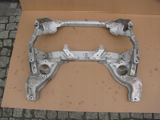 Балка передней подвески 31116785639 BMW